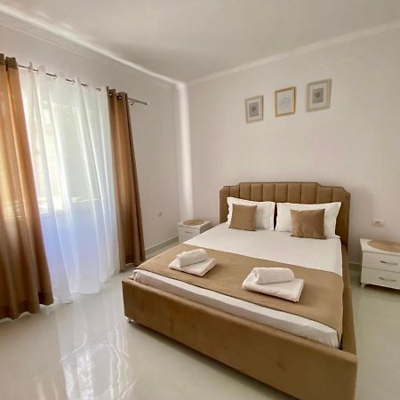 Ona Apartament Sarandë Buitenkant foto
